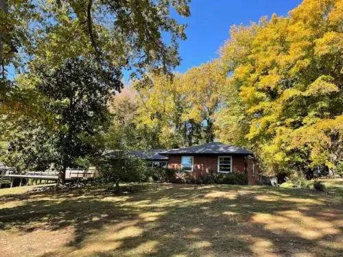 Newly renovated 3BR/2BA home in beautiful centrally located neighborhood Hotels in Bristol