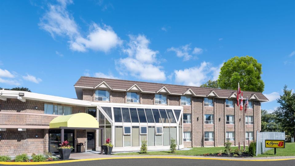 Super 8 by Wyndham Toronto East on