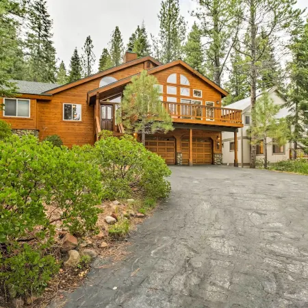 Hot Tub Access, Near Skiing Tahoe Donner Cabin