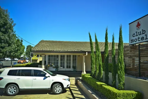 كلوب موتل فنادق في واجا واجا