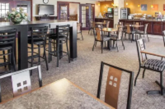 Comfort Suites Bloomington I-55 and I-74