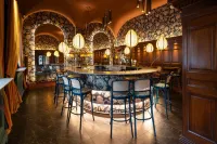 Hypernym Hotel & Suites