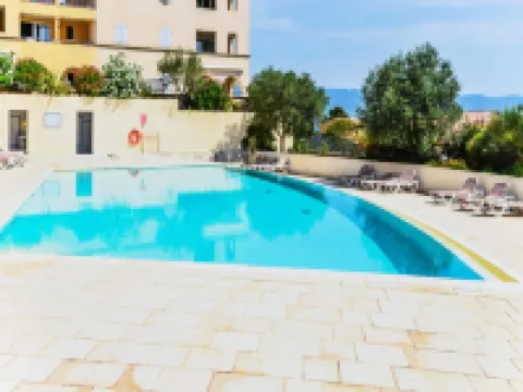 2 Room Apartment 4 People - Selection Hotels in Mallemort