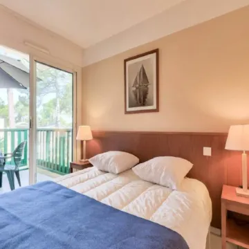 Apartment in Carcans near Pine Forest & Beach Отели в г. Каркан