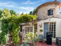 Holiday Home in Lorgues with Pool and Terrace Hotels in Lorgues