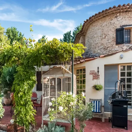 Holiday Home in Lorgues with Pool and Terrace