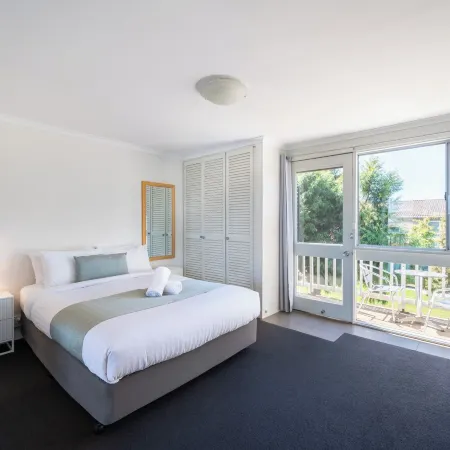 Bathurst Studio Apartments
