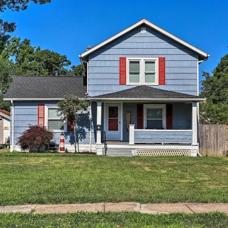 Lorain Lake Cottage < 1 Mi to Lake Erie Fun!