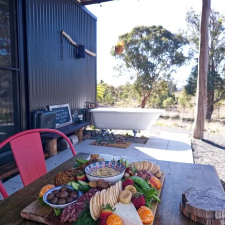 Wake with the Kangaroos: Sunrise Cabin Escape in Mudgee
