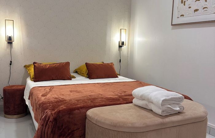 CYRUS HOTEL-HOUSE