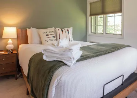 Community Pool Near Lake Como Interlaken for 6