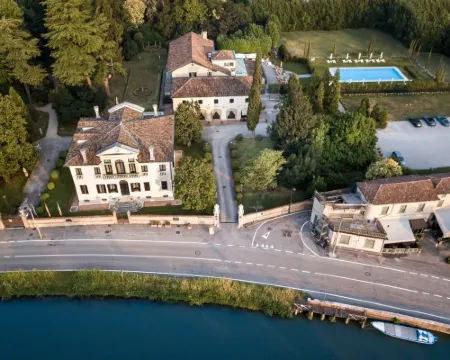 Villa Franceschi Hotel & Resort Hotels in Mira