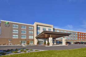 Holiday Inn Express & Suites GRAND RAPIDS - AIRPORT NORTH by IHG
