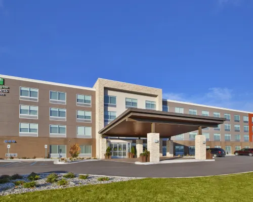 Holiday Inn Express & Suites GRAND RAPIDS - AIRPORT NORTH by IHG Hotels in Forest Hills