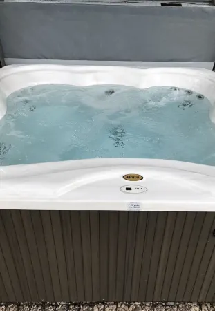 Cosy modern apartment with private hot tub, family friendly, hiking trails. Отели в г. Лонгтаун