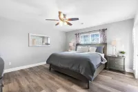 Great Escape II - Resort Style 2 Bdr Condo on Golf Course w/ Pool!