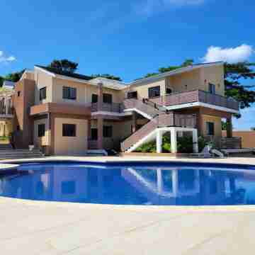 Seaview Paradise - Sleeps 3 - Pool - Parking Rooms