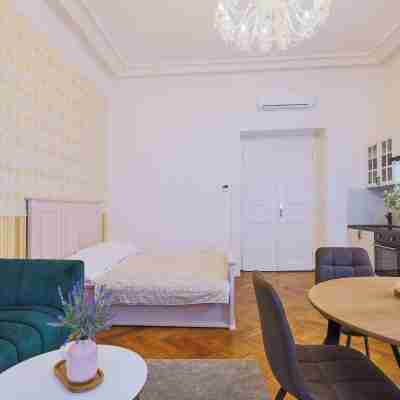 National Theatre Elegance Residence Rooms