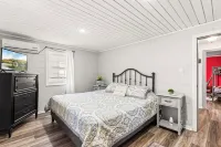 Waterfront Cabin with Firepit, Best Sunset Views. 5 Mins from DT Littleton