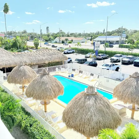 Lantern Inn & Suites - Sarasota