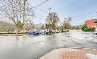 Cozy Single at The Strand