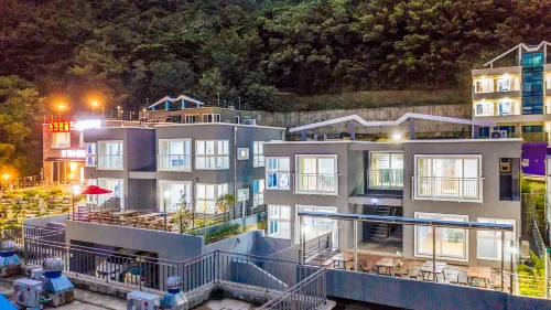 Blue (Blue Road Town Pension)