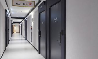 安山 Ansan Studio 9(Ansan Studio 9) 3星级 酒店 泳池