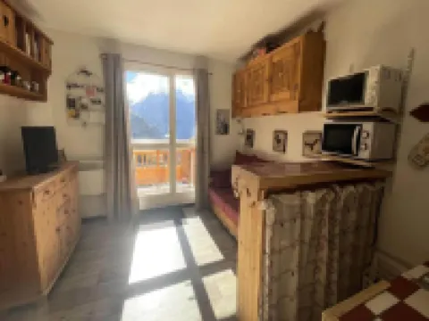 2 Rooms for 4 People