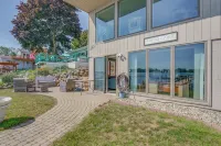 Spacious Riverfront Home w/ Dock in St Clair! - Homestays