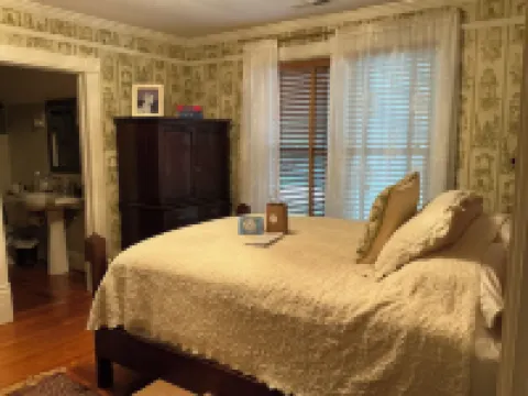 Magnolia House Bed & Breakfast