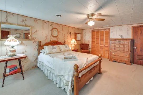 Hike & Fish: Rustic, Timeless Mckee Home w/ Yard Hotels in Rockcastle County