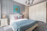 Moonlight Central Apartments Hotels near Parc Felix