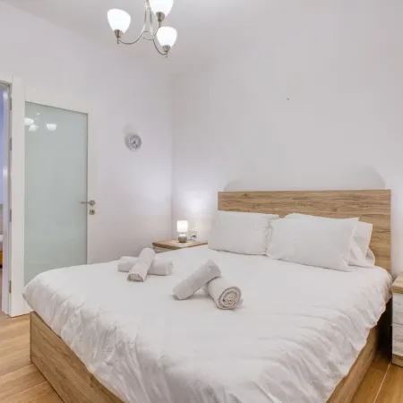 Qala Tranquil Escape - Stylish with Terrace & AC