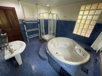 The Pinewood Lodge & Organic Farm - Hot Tub