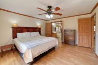 Fall Hikes & Hot Tub: Garden of the Gods Retreat - Homestays