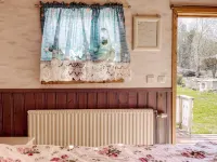 Charming Garden Cottage in Levide - Hot Tub