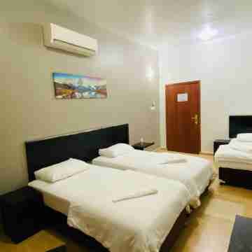 Al Multaqa Hotel Rooms