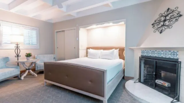 ノルマンディー イン カーメル・プラザ周辺のホテル