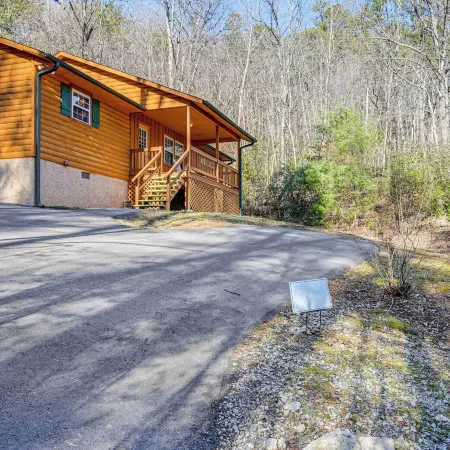 8 Mi to Chattooga River: Pet-Friendly Mtn Cabin