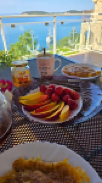 Indy's Beach Apartments