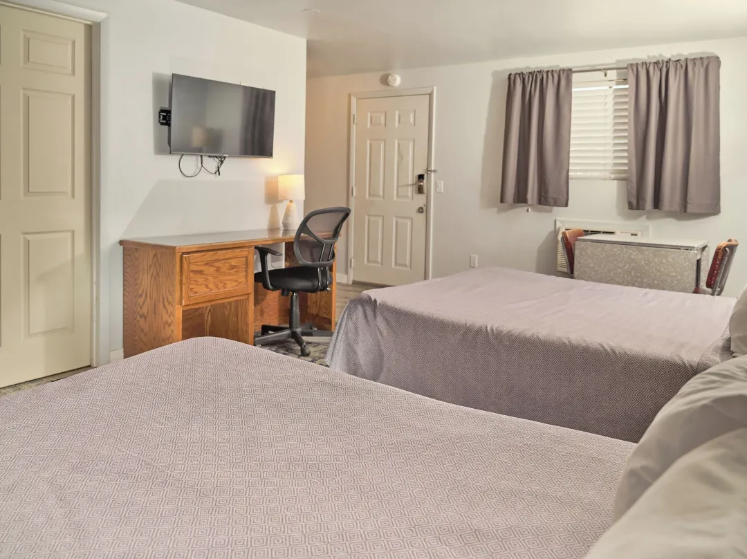The Oakwood Inn - Sterling, CO