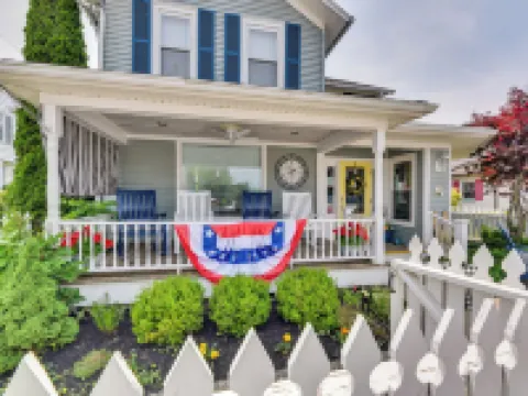 Historic Bemus Point Studio w/ Porch: Walk to Lake Hotels in Bemus Point