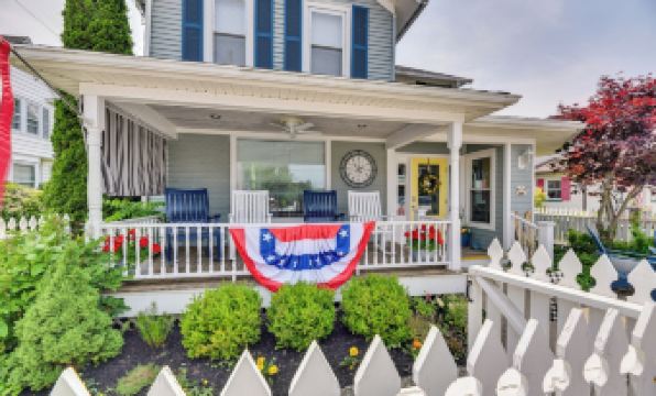 Historic Bemus Point Studio w/ Porch: Walk to Lake