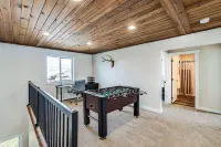 Laptop-Friendly Grangeville Getaway w/ Fire Pit! - parking