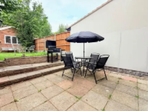 Homey 4 bedroom house for families or large groups