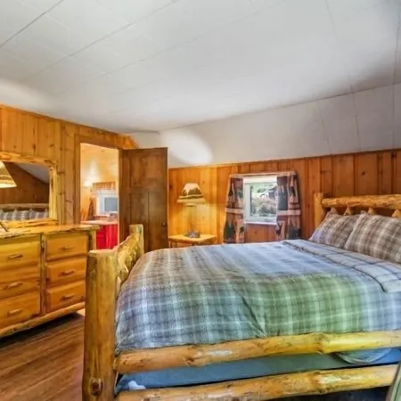 Charming cottage overlooking pond and meadows