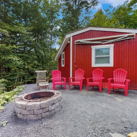 Tiny House at Sugarbush North: Adventure Hub!