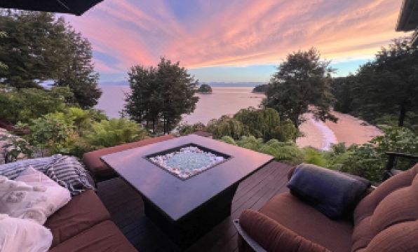 Oceanview Penthouse Suite & Beach Access