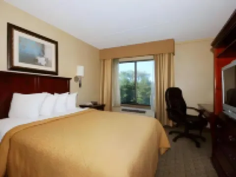 Quality Inn & Suites Hotels in Bensalem
