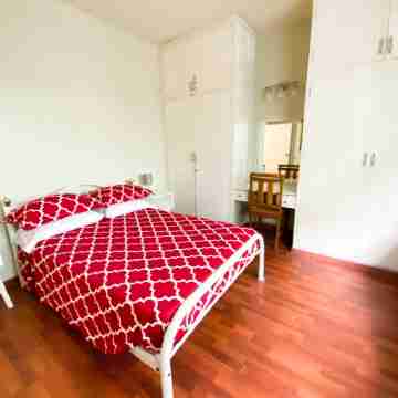 Stylish 1-Bed Opposite Queen’s Park Savannah Rooms